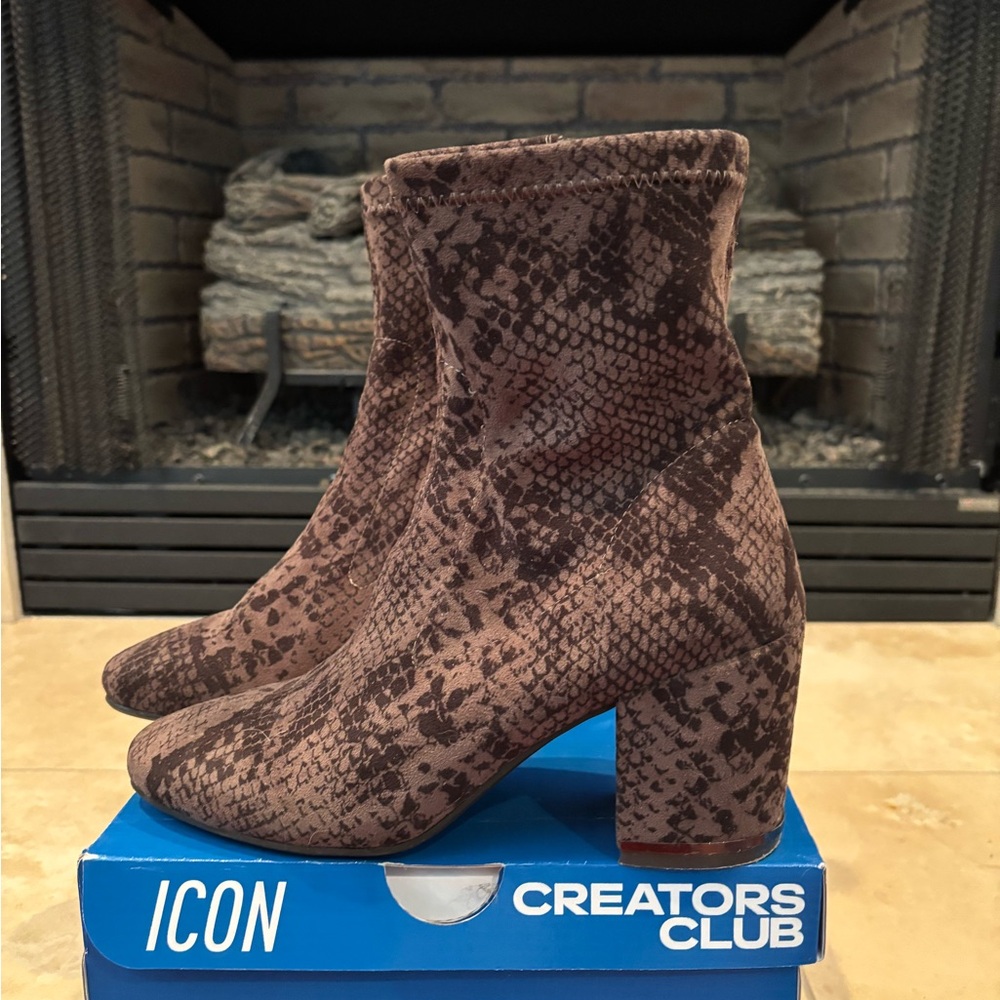 GC Ankle Boots Sz 8 (Reach out for any questions!)